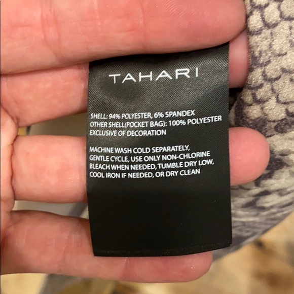 Super soft Tahari “snakeskin” trench coat - Picture 3 of 4